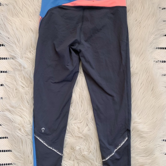 (SOLD) Ivivva Reflective Leggings - Picture 6 of 7